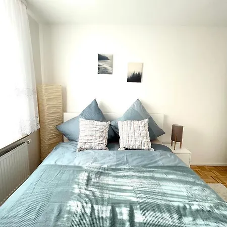 Neues, Stillvoll Eingerichtetes Mit Wintergarten Und Terrasse * Stuttgart