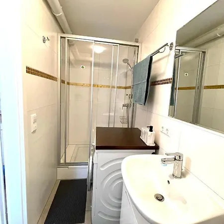 Apartment Neues, Stillvoll Eingerichtetes Mit Wintergarten Und Terrasse *