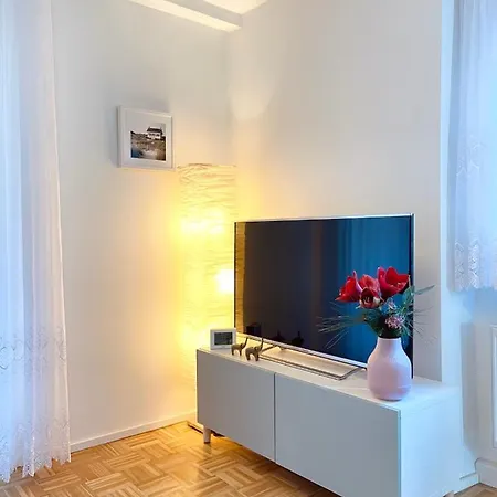Neues, Stillvoll Eingerichtetes Mit Wintergarten Und Terrasse Apartment Stuttgart