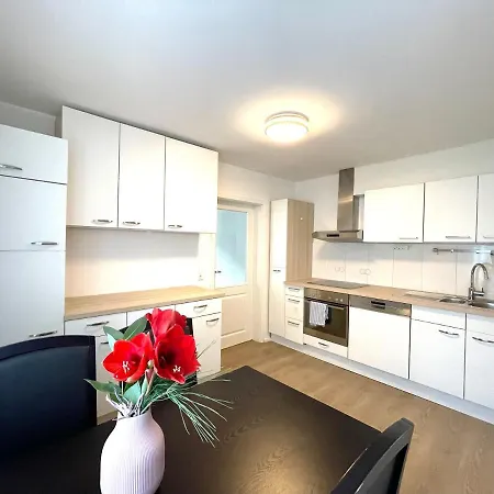Neues, Stillvoll Eingerichtetes Mit Wintergarten Und Terrasse Apartment Stuttgart